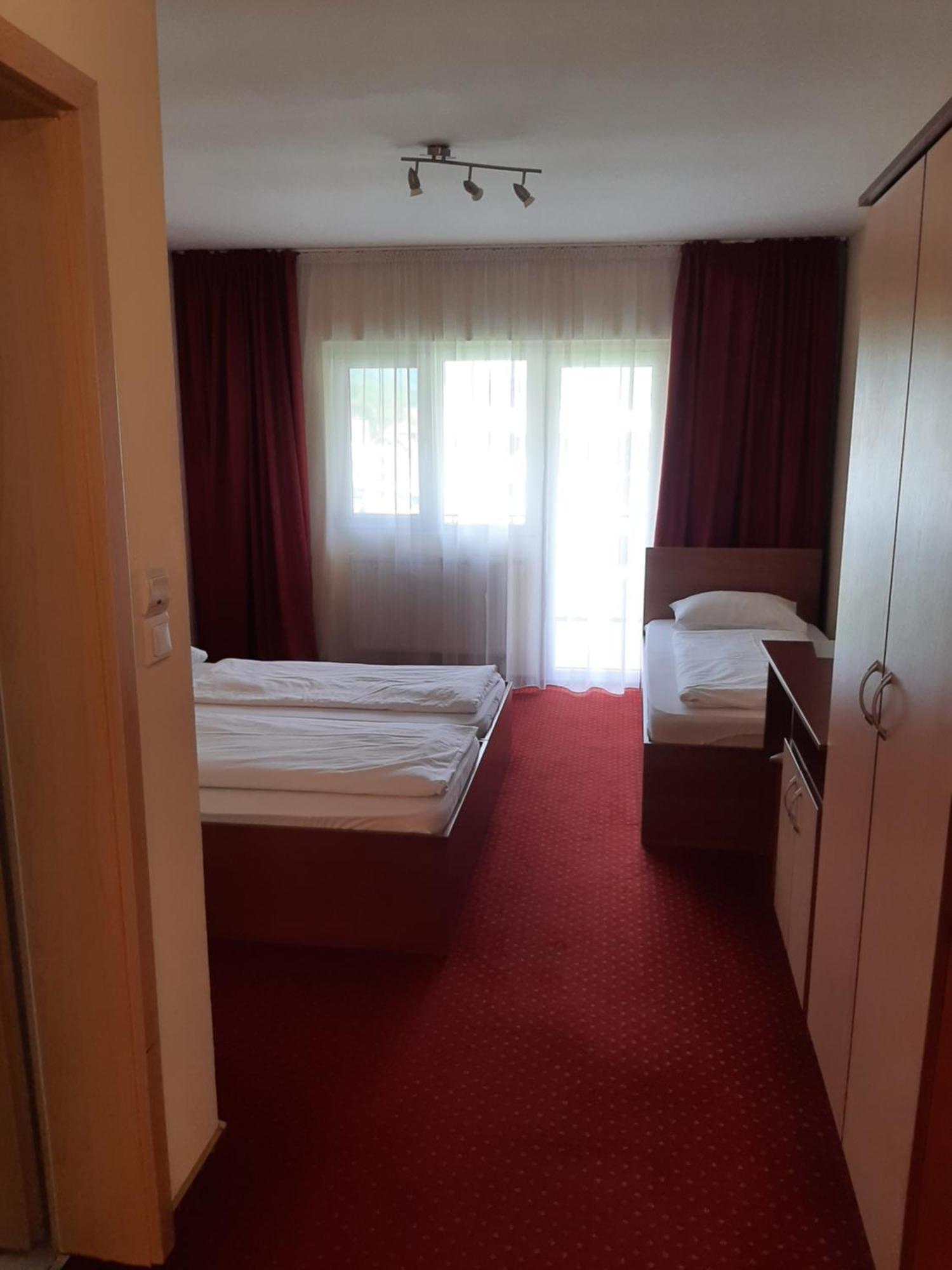 Pensiune Safrane Băile Herculane Exterior foto