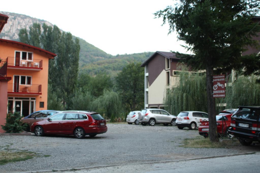 Pensiune Safrane Băile Herculane Exterior foto